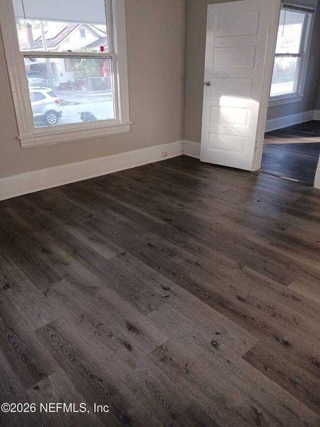 Building Photo - 1137 E 14th St