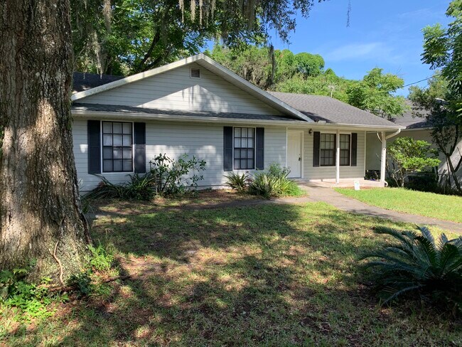 Foto del edificio - 3/2 DeLand close to shopping, $1400/month