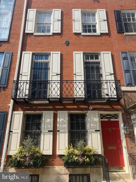 Building Photo - 1709 Rittenhouse Square