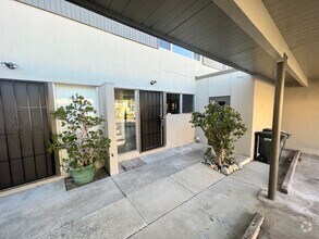 Building Photo - 4116-4116 Shorecrest Ln