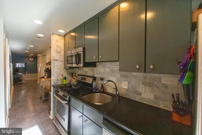 Foto del edificio - 1814 Christian St