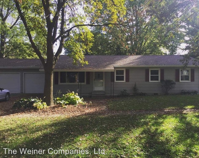 Building Photo - 4 br, 2 bath House - 300 N. Western Ave.