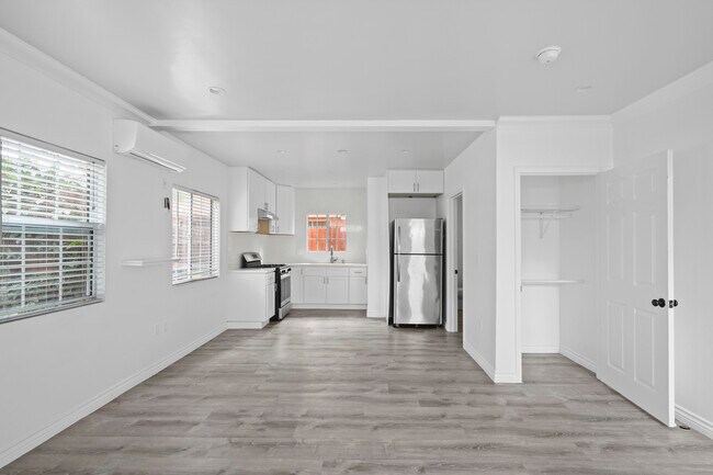 Building Photo - 8615 Higuera St