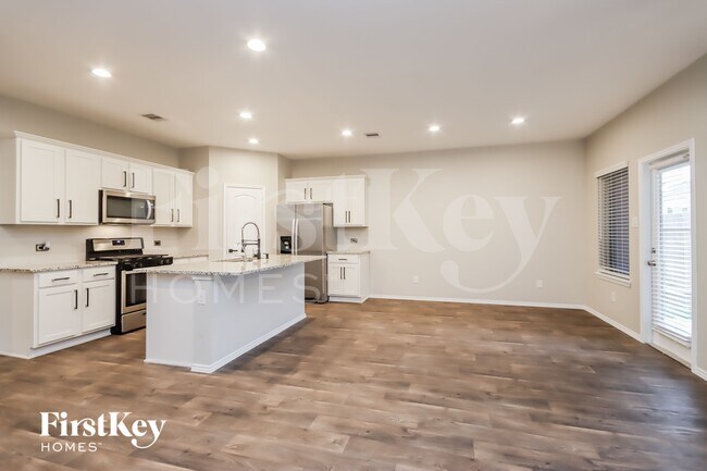 Foto del edificio - 5909 Warm Bungalow Ln