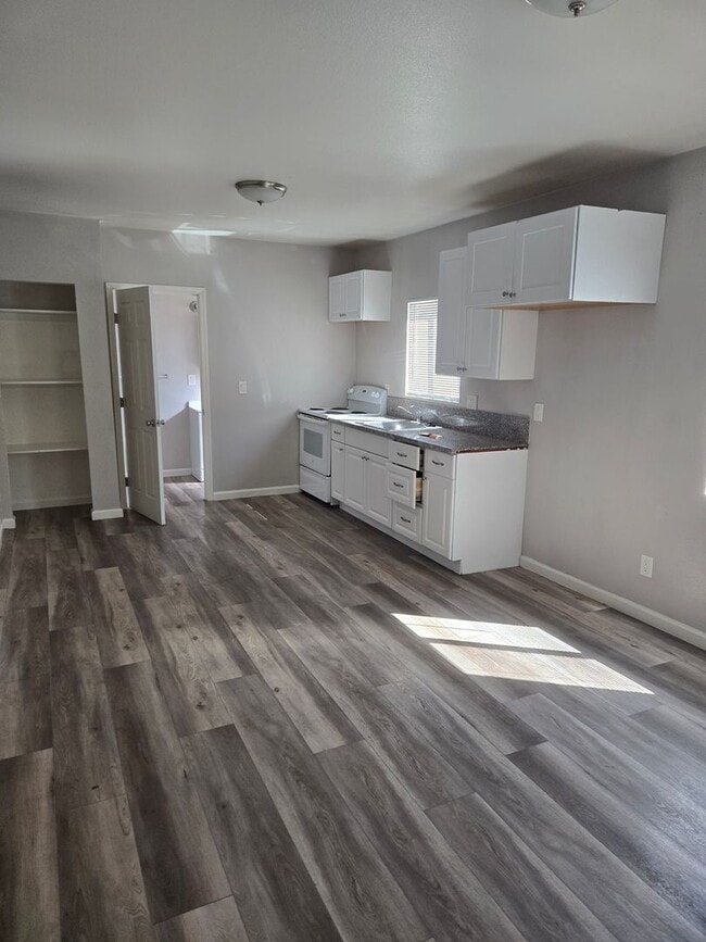 Foto del edificio - Studio Apartment Located in the Heart of D...