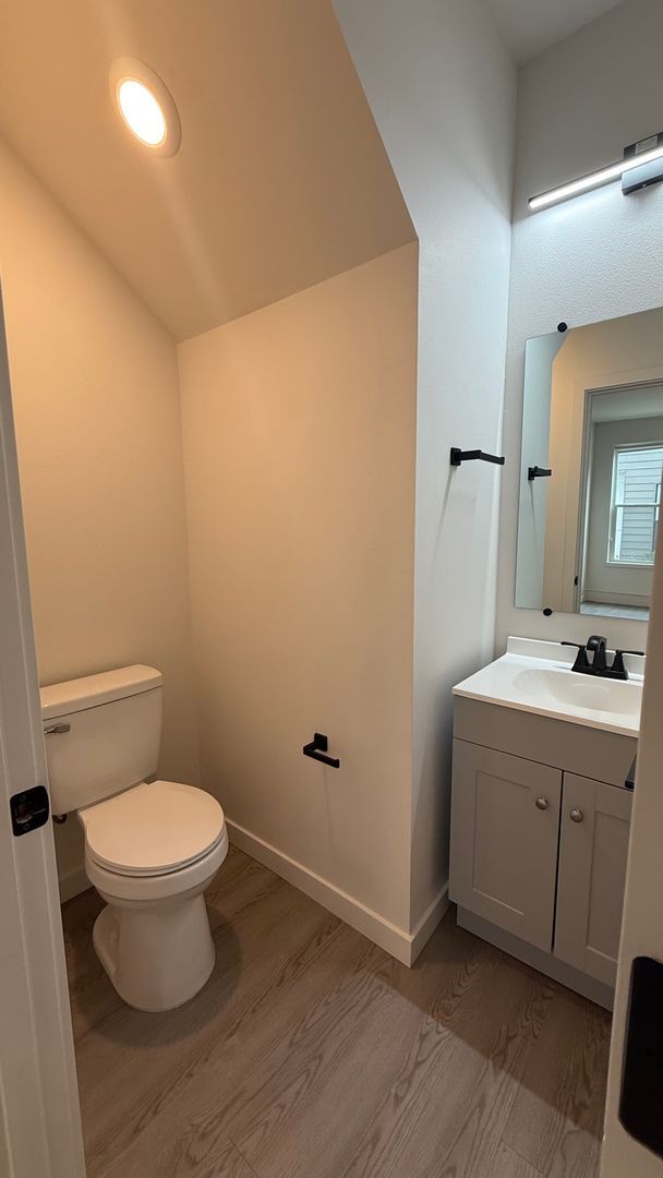 Building Photo - Modern 2-Bedroom Apartment in Gated N Port...