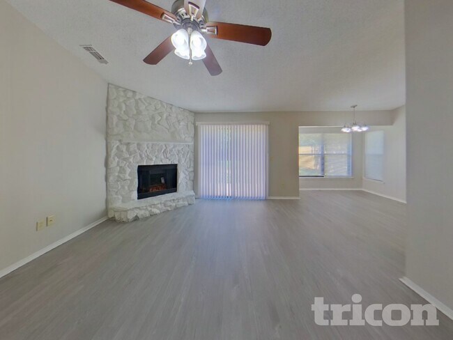 Foto del edificio - 1805 Clover Ct