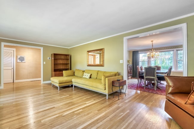 Building Photo - 65 Sherburne Rd S