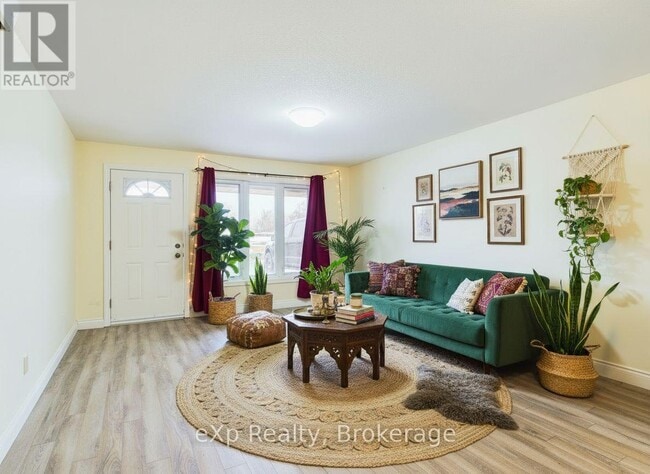 Building Photo - 55 Regent St S