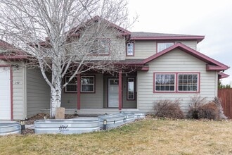 Building Photo - 147 Dogwood Dr