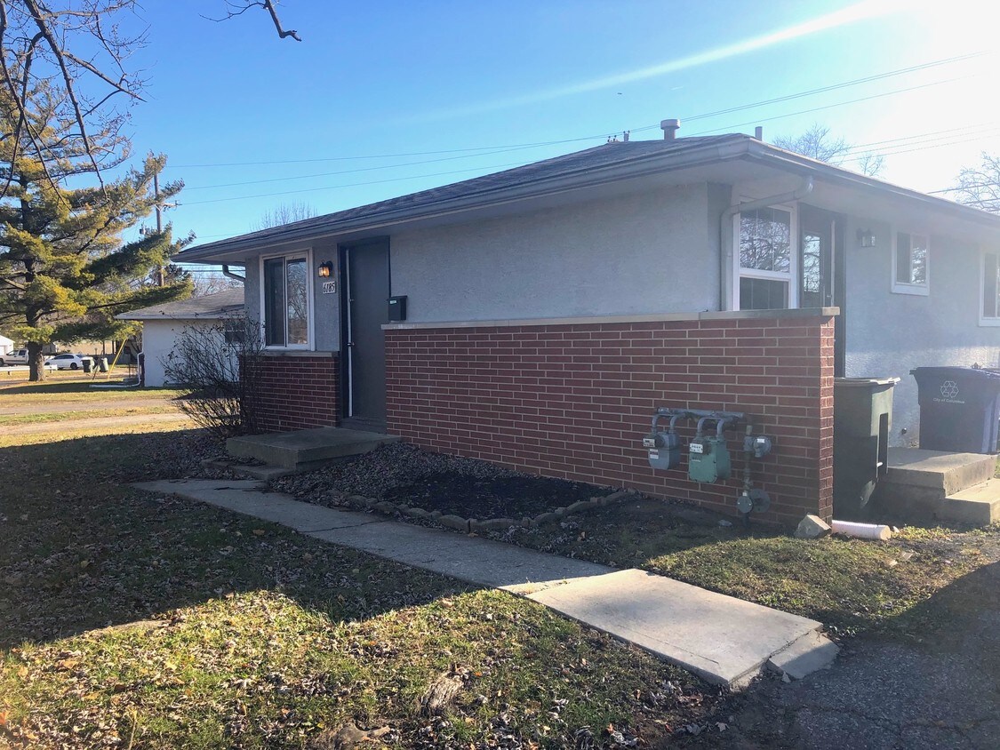 Primary Photo - 6185 Ambleside Dr