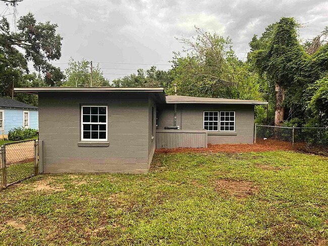 Foto del edificio - 1240 Levy Ave