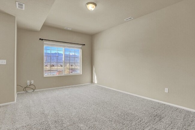 Building Photo - Move-In Ready Townhome | $1,000 Off First ...