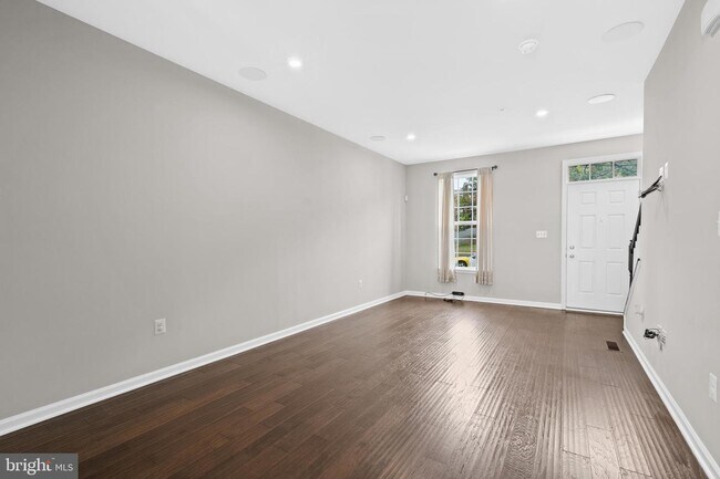 Building Photo - 1207 Trenton Pl SE
