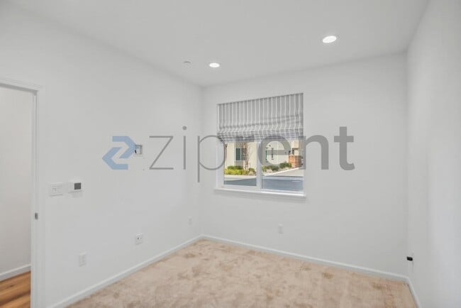 Building Photo - 6216 Diamond Wy