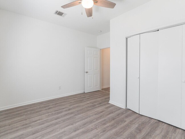 Building Photo - Charming Fully Renovated 2-Bedroom Duplex ...