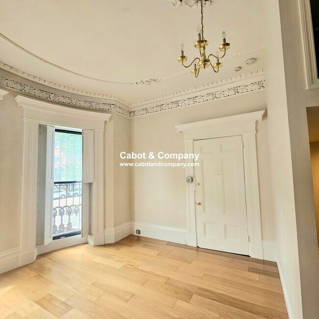 Foto del edificio - 614 Massachusetts Ave