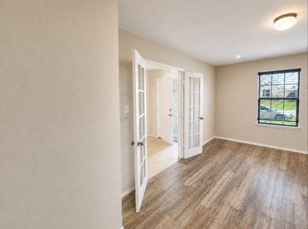 Building Photo - 433 Magma Dr