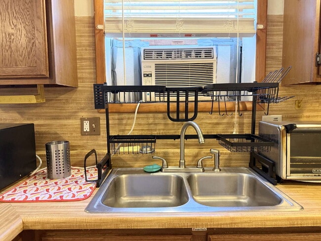 Building Photo - Spacious 1BR / 1BA Basement Apartment Just Minutes From Town