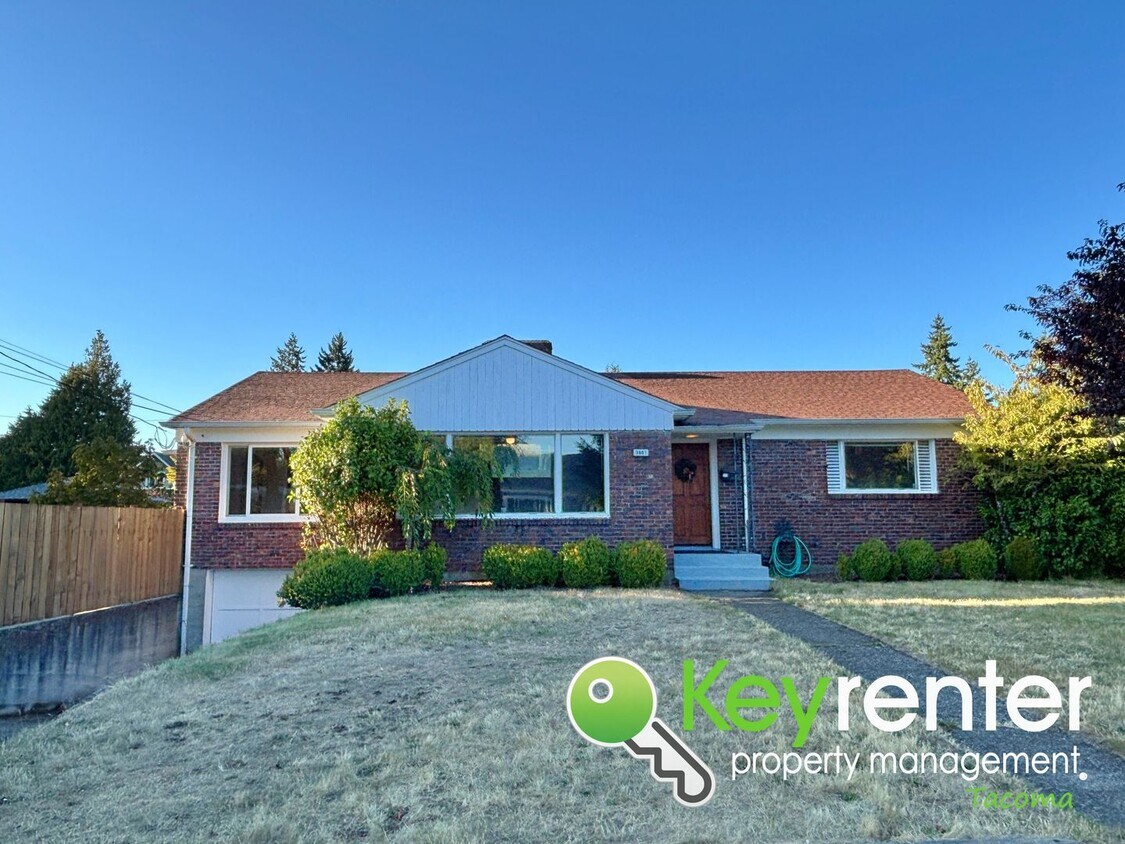 Foto principal - Charming 4-Bedroom Mid-Century Style Craft...