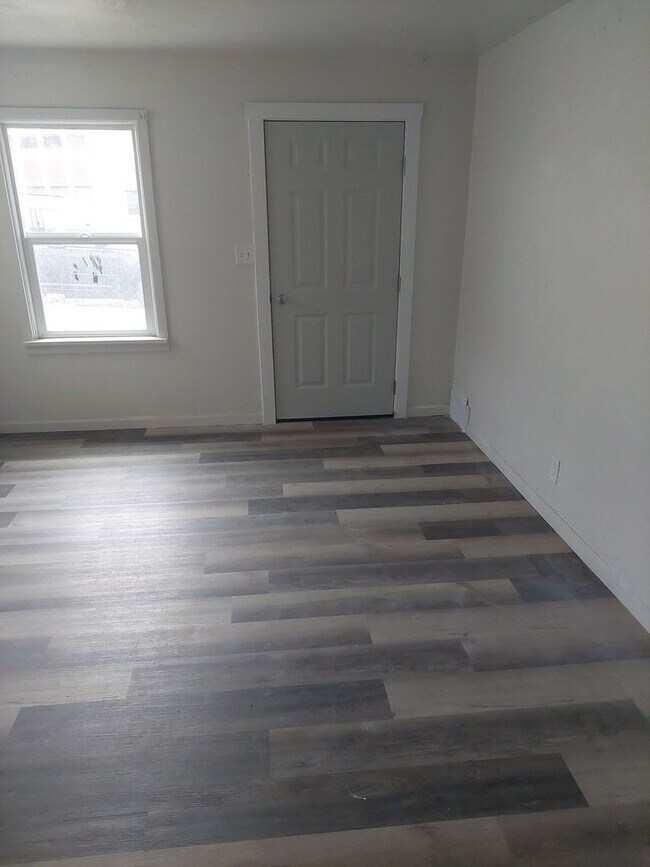 Building Photo - 400 N Lincoln Ave