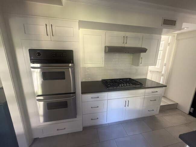 Foto del edificio - 217 Starlane Dr