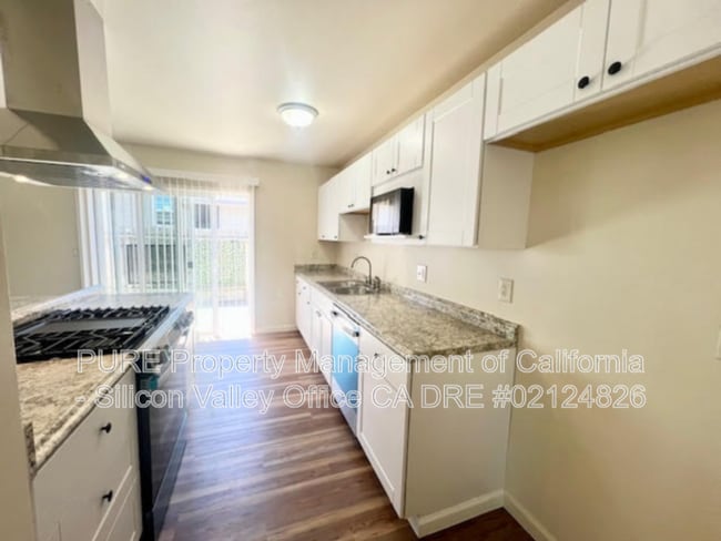 Foto del edificio - 571 Green Valley Rd