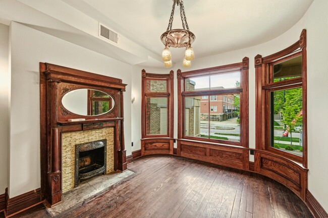 Building Photo - 701 W Canfield St