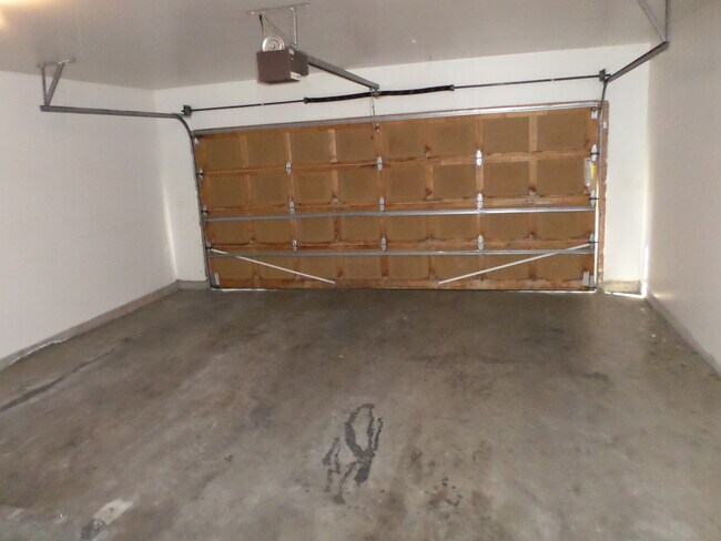 Building Photo - 2229 Xenia Ln