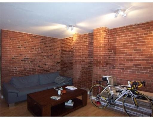 Building Photo - 87 Gainsborough St