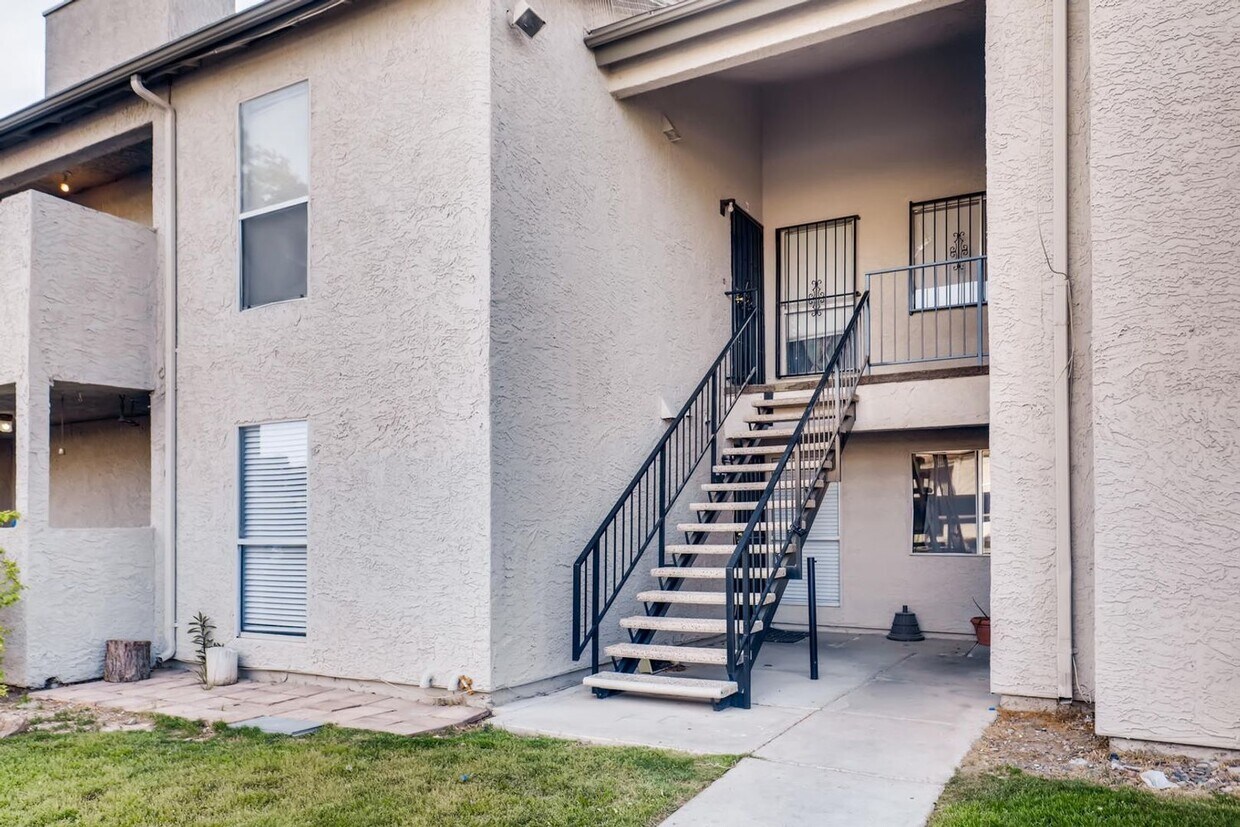 Primary Photo - 2 Bedroom CONDO at a GREAT PRICE!