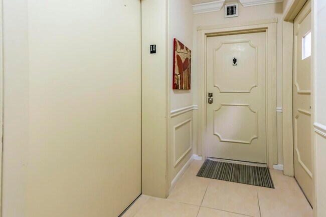 Foto del edificio - 4301 N Ocean Blvd