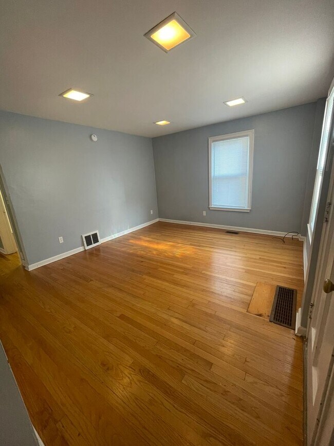 Foto del edificio - 215/217 N. Ashley St