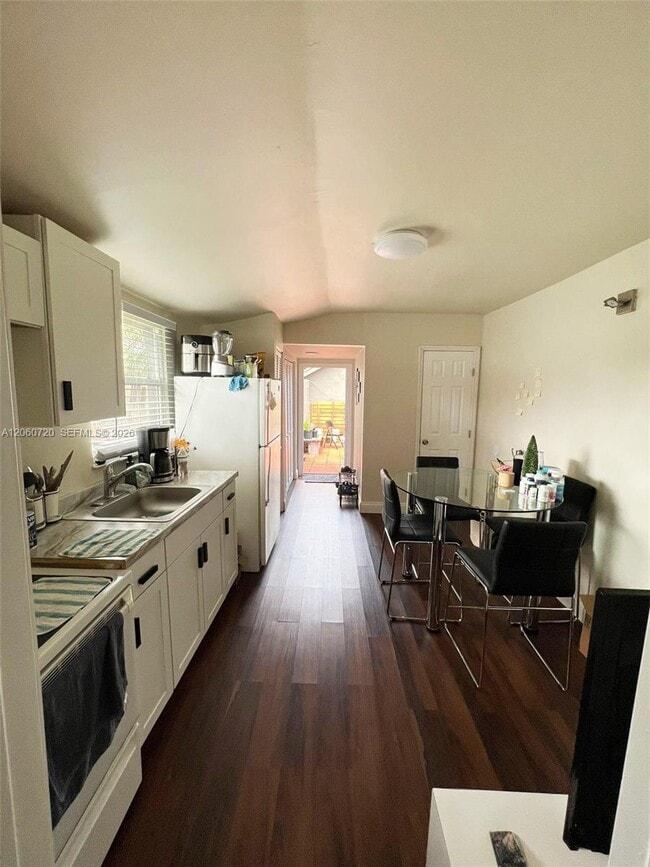 Foto del edificio - 320 SW 4th Ave