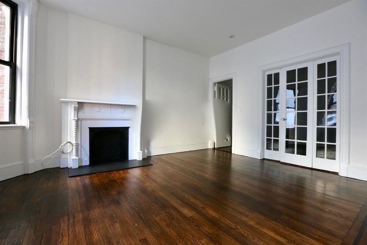 Primary Photo - 22 E 91st St