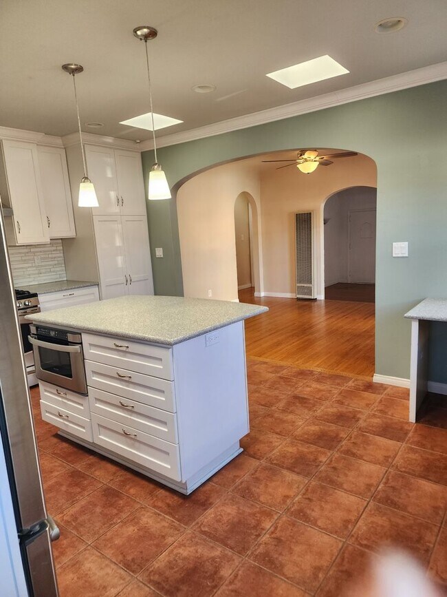 Building Photo - HOME FOR RENT!! 3 BD, 2 BA! AVAILABLE NOW