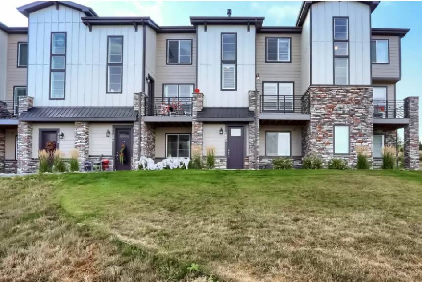 Primary Photo - Plum Creek townhouse