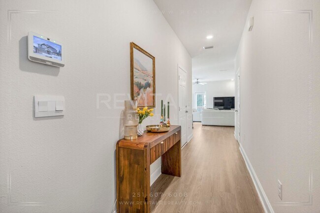 Building Photo - Beautiful Townhome in Quail Hollow, Spanis...