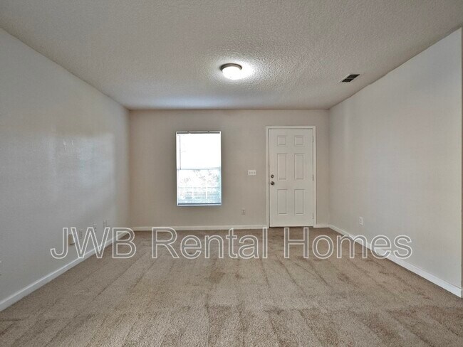 Foto del edificio - 8432 Jasper Ave