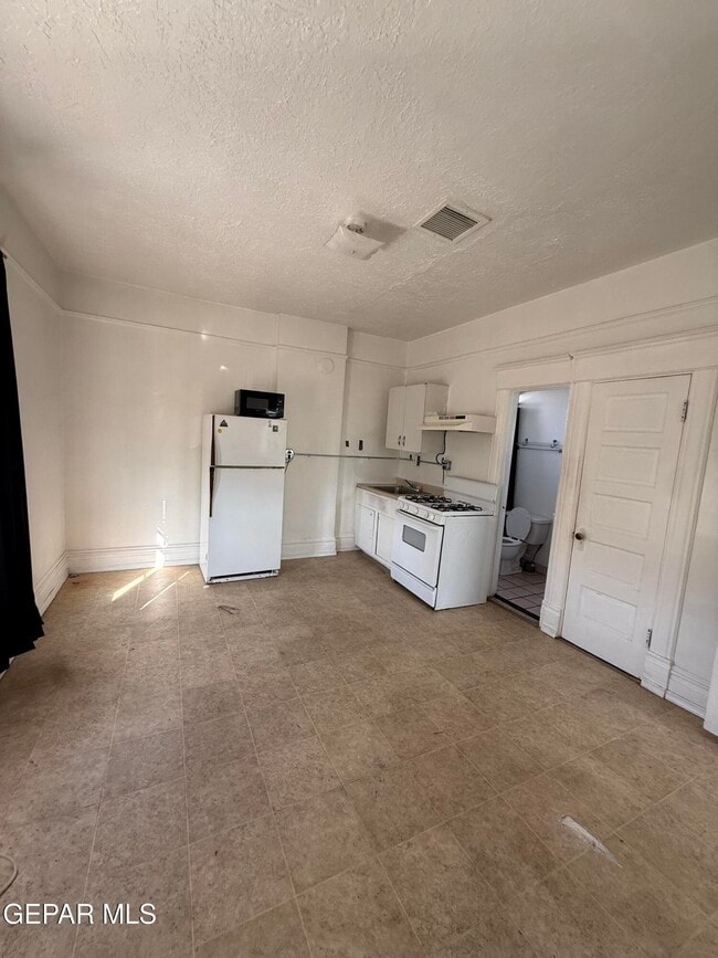 Building Photo - 1526 Yandell Dr
