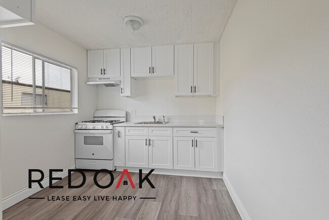 Foto del edificio - Lovely and Welcoming Top Floor One Bedroom...