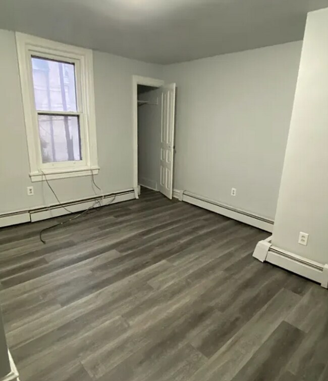 Building Photo - 339 King St