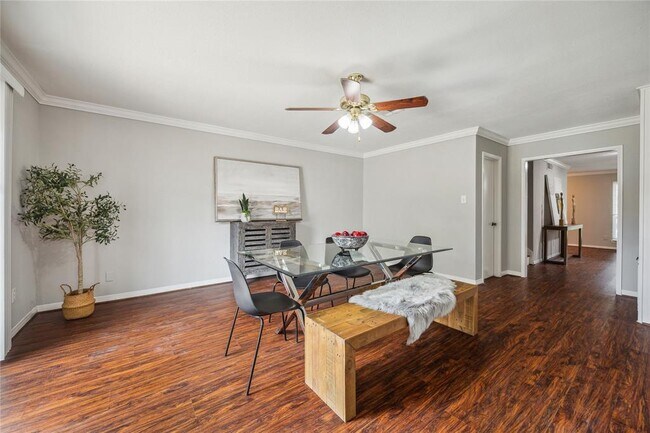 Foto del edificio - 14169 Misty Meadow Ln