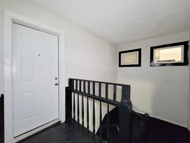 Building Photo - 711 Ave A