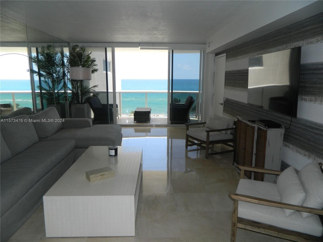 Primary Photo - 17555 Collins Ave