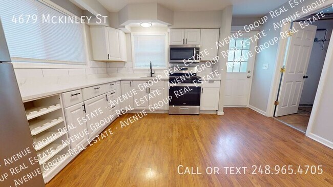 Foto del edificio - 4679 McKinley St