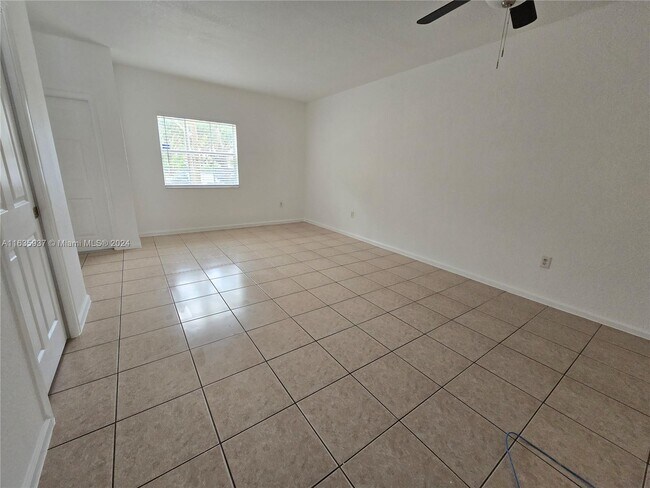 Foto del edificio - 8376 SW 27th St