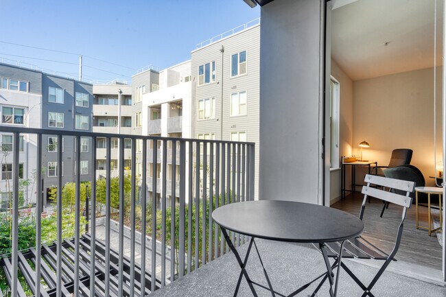 Building Photo - 650 E Capitol Ave