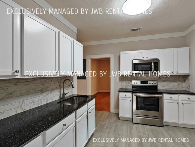 Building Photo - 643 Linwood Ave