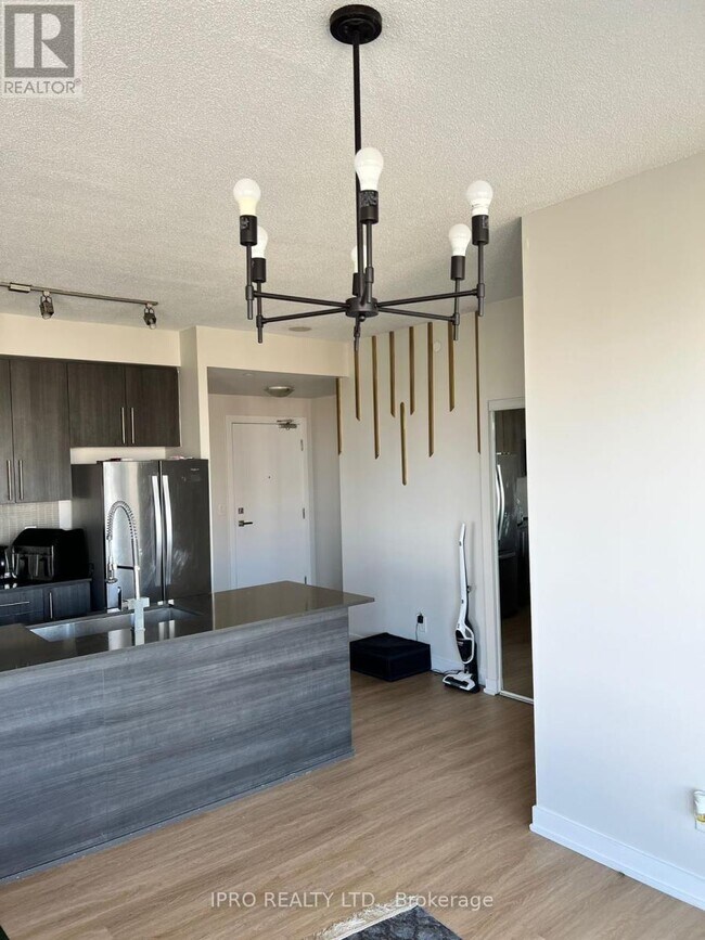 Photo du bâtiment - 510-2510 Curran Place
